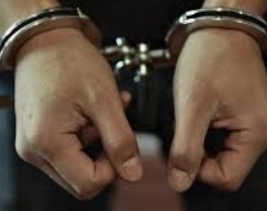 В Омске мужчина "от страха" избил падчерицу и сына