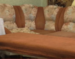 Женщина спрятала тело задушенного мужа в диван