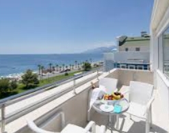 Официант отеля в Турции изнасиловал школьницу из РФ