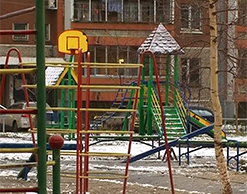 Трехлетняя девочка погибла на детской площадке