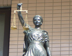 Суд оправдал женщину, убившую пьяного сожителя