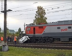 В страшном ДТП поезда с автобусом погибли 16 человек