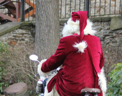 Уральская полиция поймала грабителя в маске Санты