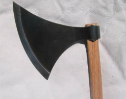 В Новосибирске вандал ударил топором Николая II