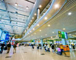 Более 100 авиарейсов отменены в Москве из-за снега Более 100 авиарейсов отменены в Москве из-за снега