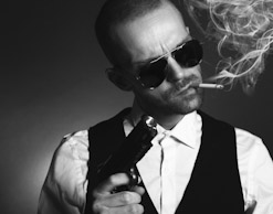 Воры ограбили пенсионера, соблазнив девушками