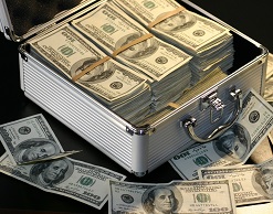 Кассир обменника украла 41 млн рублей через окно