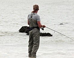 Рыбалка удалась: один рыбак угнал у другого авто