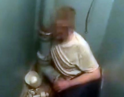 Житель Урала застрял за унитазом у себя дома Житель Урала застрял за унитазом у себя дома