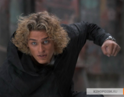 Звезда «Обитаемого острова» выбросилась из окна