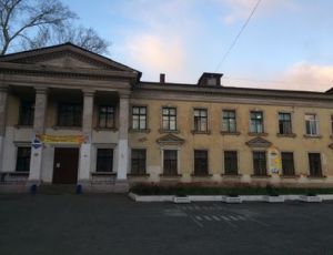 Школьник попал в реанимацию, съехав с перил Школьник попал в реанимацию, съехав с перил