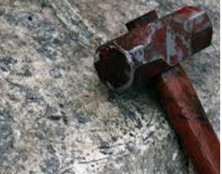 Москвич ударил свою жену ножом и молотком и убил себя