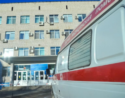 Наркоман перерезал себе горло на глазах у матери