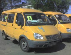 Водитель питерской маршрутки выпал на дорогу