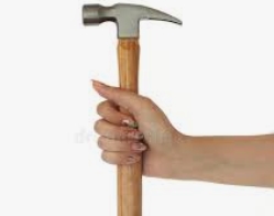 На Кубани даму с молотком задержали за нападение