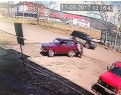 Невнимательный водитель дважды задавил пенсионерок