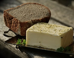 Диетологи рассказали о пользе сала для здоровья