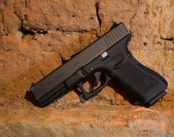 Новогодний подарок: на почте нашли пистолет в посылке