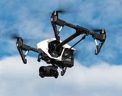 Дрон "напал" на зрителей японского шоу роботов