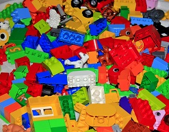 В соцсетях вместо оберега продали деталь от «Лего»