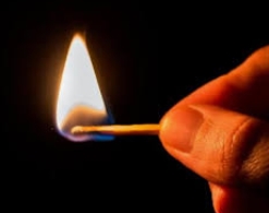 В Сибири воспитатель тушила спички о руки детишек