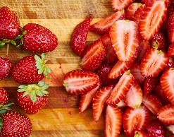 Австралийка втыкала в клубнику иглы из жажды мести