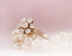 Рассеянный вор, пока шёл в ломбард, потерял украденное