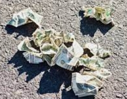 В Москве мужчина нашел на помойке 525 тысяч рублей В Москве мужчина нашел на помойке 525 тысяч рублей